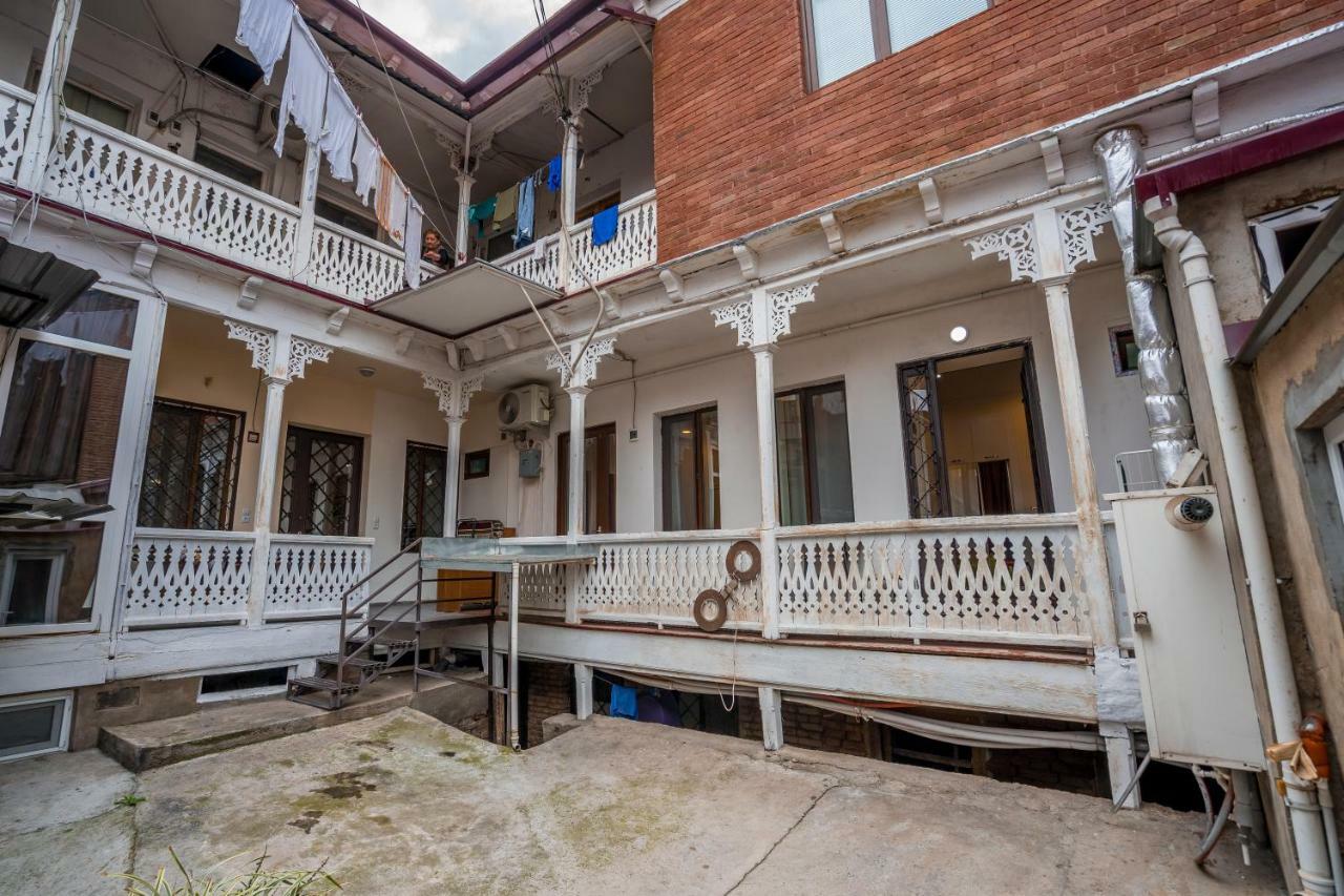 Apartments Near Metekhi Cathedral Tbilisi Exterior photo